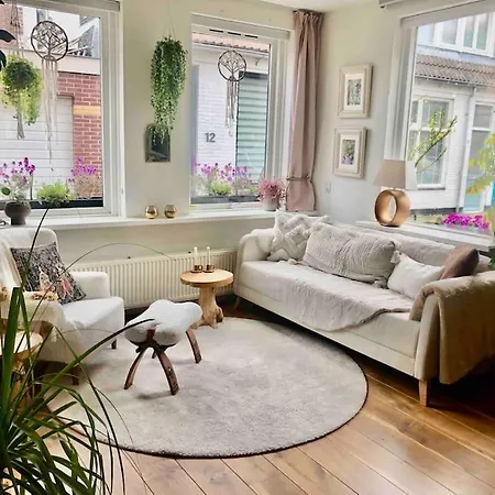 Apartment Unique Secret Garden