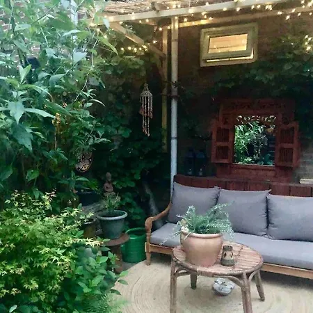Unique Secret Garden Apartment
