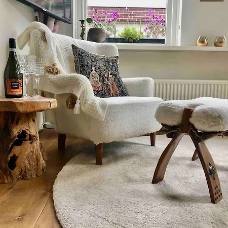 Unique Secret Garden Apartment *